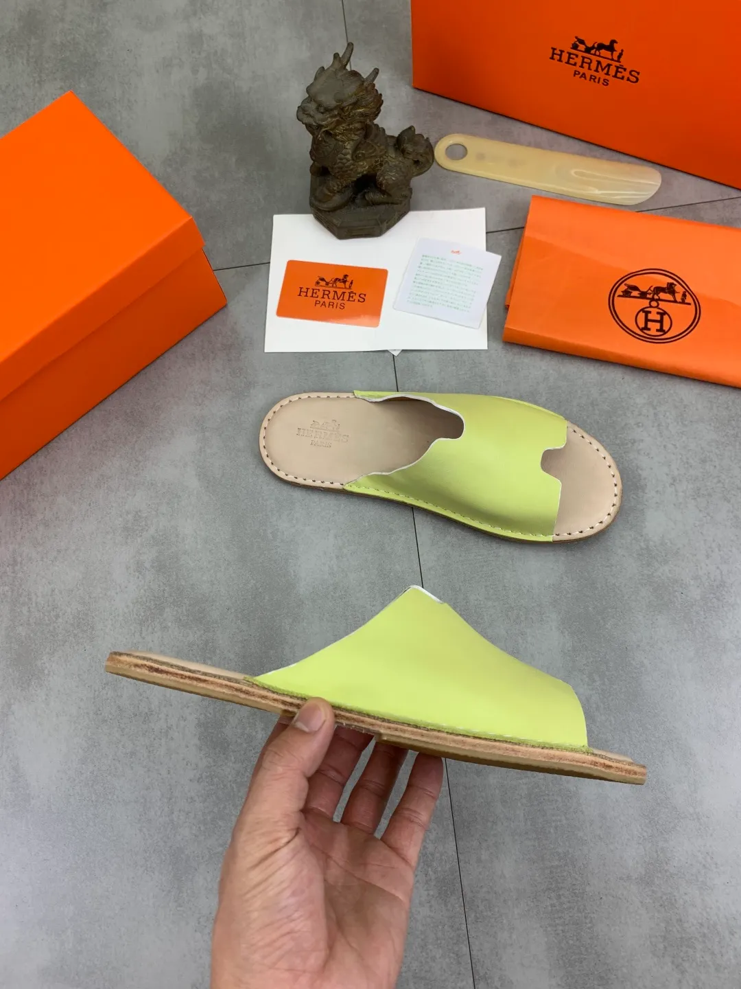 Men's men's shoes 💰P360 new model (genuine leather outsole series) new colors are coming simultaneously on the official website [HERMES] Hermès series: original development, original anatomy display, exclusive outsole [Material] Sole: original genuine leather sole with cow essence film 🌸. Fabric Original calfskin Lining: Imported cowhide, delicate and soft Code number: 38-44